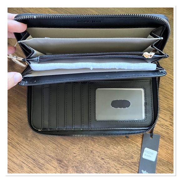 MATHEW + JULIAN Black Zippered Vegan Leather Wallet ๐ - Picture 4 of 8